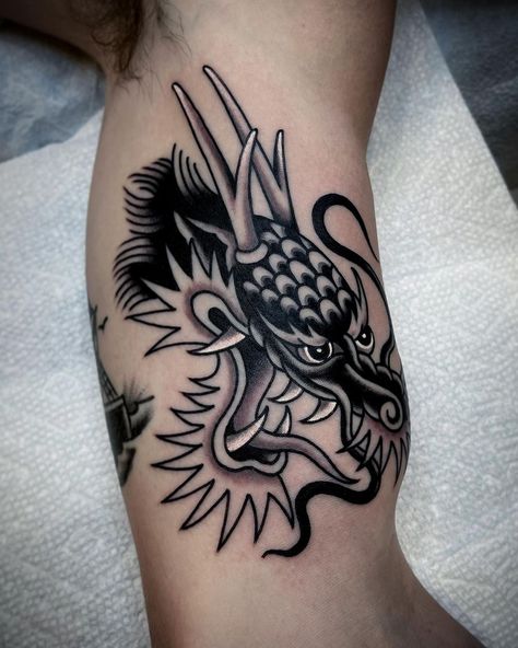 Traditional Tattoo Dragon, Moutain Tattoos, Black Dragon Tattoo, Dragon Head Tattoo, Dragon Tattoo Meaning, Dragon Tattoo Ideas, Traditional Black Tattoo, Tattoo Japanese Style, Red Dragon Tattoo