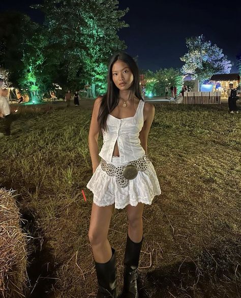 Stampede Outfit, Coachella Fits, Cochella Outfits, Festival Outfit Inspiration, Rave Fits, Festival Inspo, Fest Outfits, Looks Country, Downtown Outfits