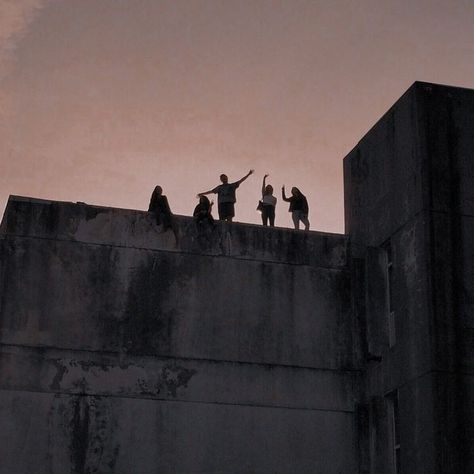 Dystopian Aesthetic, Apocalypse Aesthetic, Grunge Photography, Arte Fantasy, 영감을 주는 캐릭터, Divergent, Zombie Apocalypse, Post Apocalyptic, Maze Runner