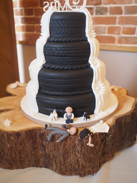 We loved this tyre cake for petrol head Doug! Car Wedding Cake Topper, Nascar Grooms Cake, Car Wedding Cake, Mudding Wedding Cakes, Car Themed Wedding, Farmer Wedding, Tire Cake, Motorcycle Wedding, Wedding Cake Images