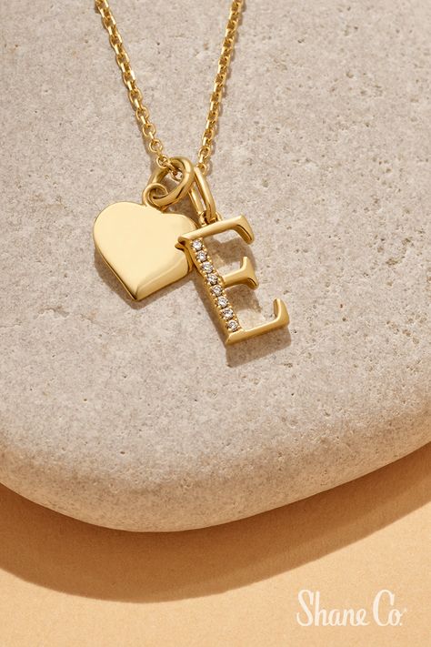 E Letter, Gold Jewelry Prom, Initial E, Initial Heart Necklace, Pretty Jewelry Necklaces, Alphabet Jewelry, Gold Rings Fashion, Diamond Jewelry Designs, Baby Jewelry