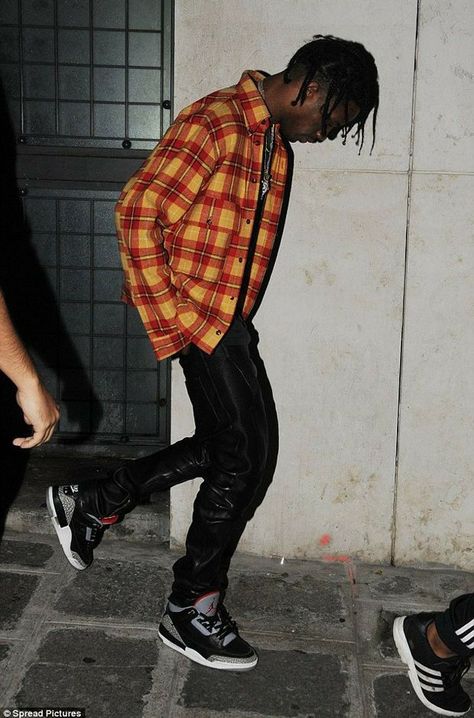 Jordan 3 Outfit, Travis Scott Outfits, Travis Scott Fashion, Cement 3s, Celebrity Sneakers, Outfits With Air Force Ones, Outfits Aesthetic Grunge, Outfits With Jordan 1s Fashion Styles, Rapper Outfits