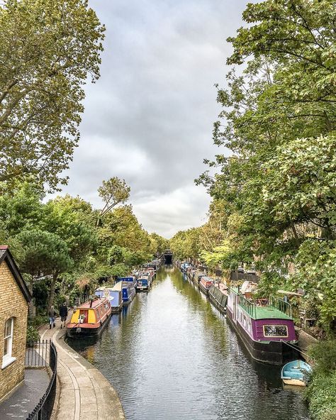 A Lady in London on Instagram: Regent’s Canal in London is a great place for self-guided London walking tours. This canal walk in Madia Vale, London is beautiful. Little Venice London, London Walking Tours, Regents Canal, London Neighborhoods, London Dreams, Walks In London, London Areas, London Summer, London Aesthetic