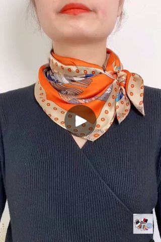 Short Scarf Tying, Silk Neck Scarf Outfit, Small Scarf Tying, Scarf Tips, Neck Scarf Outfit, Scarf Tying Tutorial, Square Scarf Tying, Bridesmaid Hair Ponytail, Clothes Tips