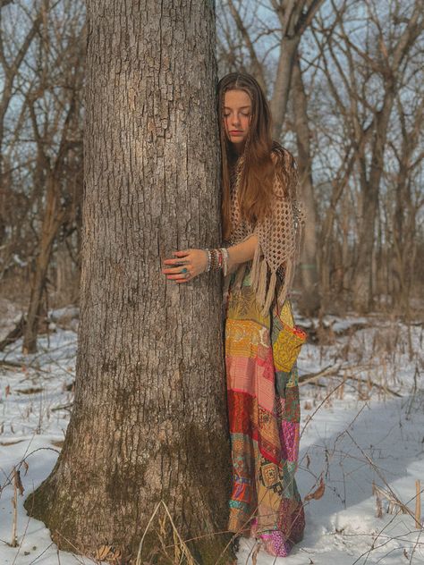 Hippie Grunge Aesthetic, Hippie Overalls, Hippie Pictures, Mundo Hippie, Hippie Lifestyle, Hippie Aesthetic, Hippie Life, Hippie Style Clothing, Boho Hippie Chic