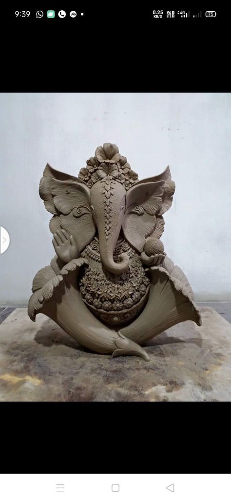 Ganesh Idol Clay Unique, Easy Clay Ganesha, Ganpati Clay Model, Shadu Mati Ganpati Murti Simple, Cute Ganpati Murti, Ganesha Murti Design, Clay Ganpati Making, Ganpati Clay Art, Ganesh Clay Art