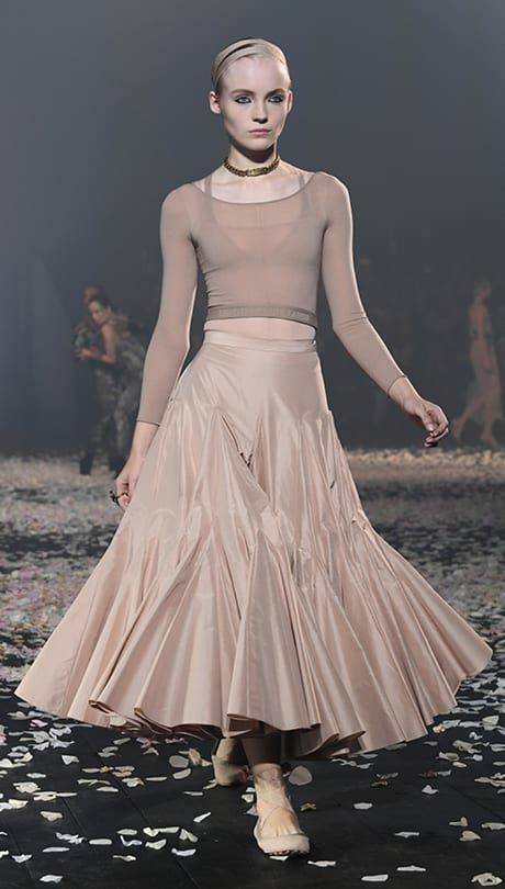 Ballet Runway, Vest Runway, Dark Balletcore, Runway Skirts, Ballerina Skirts, Balletcore Outfits, Skirt With Godet, Runway Skirt, 2019 Fashion Trends