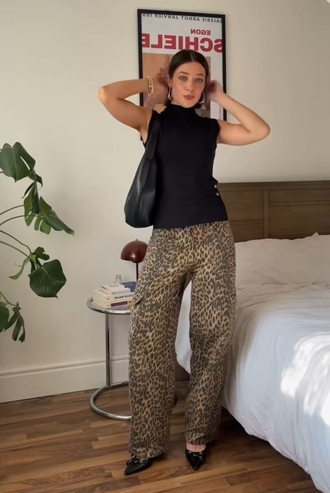 Leapord Print Trouser Outfit, Printed Trousers Outfit, Leopard Pants Outfit, Leopard Print Pants Outfit, Leopard Print Jeans, Work Fits, Leopard Print Pants, Trouser Outfit, Leopard Pants