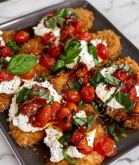 Chicken Cutlet Caprese Salad, Chicken Cutlet Caprese, Chicken Cutlet Dinner Ideas, Eating Mediterranean, Vacation Recipes, Quick Foods, Chicken Cutlet Recipes, Chicken Caprese, Breaded Chicken Cutlets