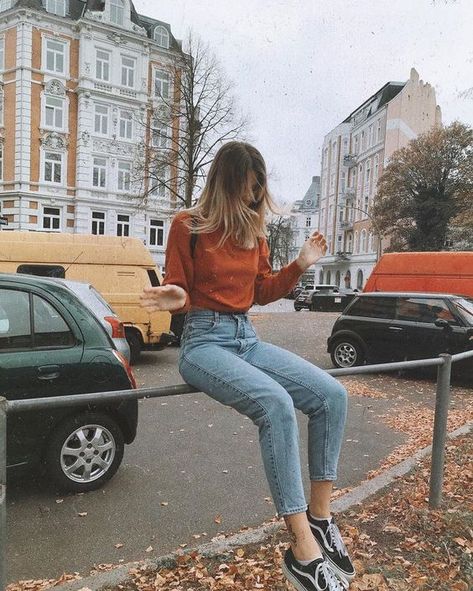 Outfits Styled With Vans, Europe Clothes, Vans Style, Outfit Jeans, Foto Poses, Moda Vintage, 인물 사진, 가을 패션, Mode Inspiration