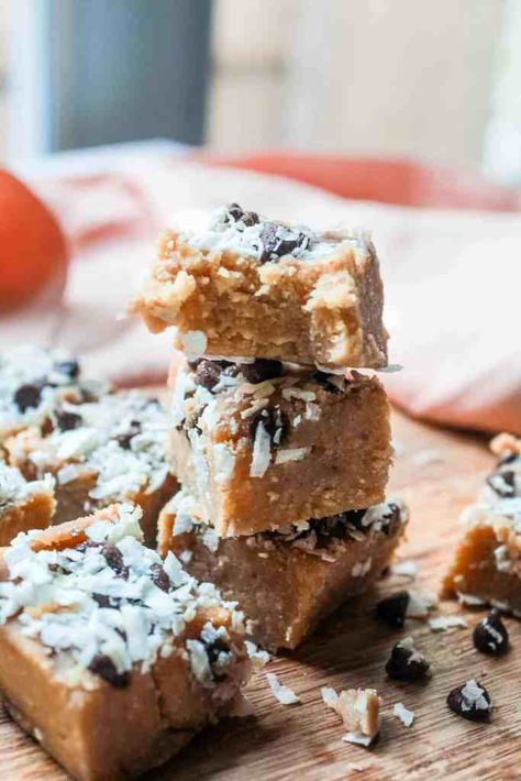 Recipe With Bananas, Flourless Banana Bread, Banana Blondies, Blondie Bars, Healthy Snack Recipe, Bake Banana, Blondies Recipe, Banana Oats, Afternoon Snack