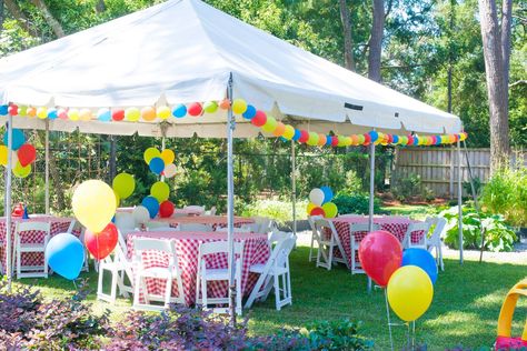 Backyard Tent Birthday Party, Summer Backyard Birthday Party, Deck Birthday Party Decorations, Birthday Party Yard Decor, Small Backyard Party Set Up Birthday, Small Backyard Birthday Party Setup, Summer Backyard Birthday Party For Kids, First Birthday Venue Ideas, Backyard Birthday Decor