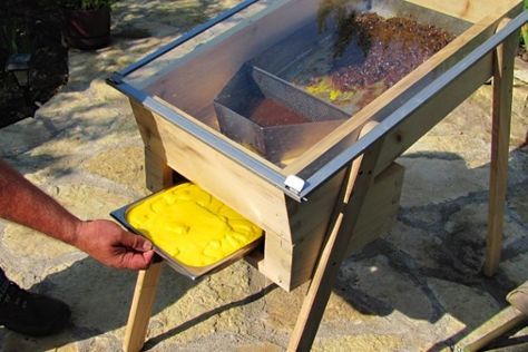 10 things to do with your Beeswax. Solar powered wax extractor. Must try this. Beeswax Diy, Diy Beeswax Wrap, Bee Hive Plans, Raising Bees, Wax Melter, Bee Keeper, Wax Melters, Off Grid Living, Save The Bees