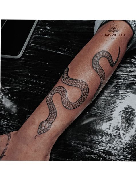 Snake Around Arm Tattoo Men, Snake Forearm Tattoos Men, Snake Tattoos Arm Wraparound, Tattoo Men Aesthetic, Snake Tattoo Men, Snake Around Arm Tattoo, Snake Forearm Tattoo, Around Arm Tattoo, Tatuagem Masculina Pequena