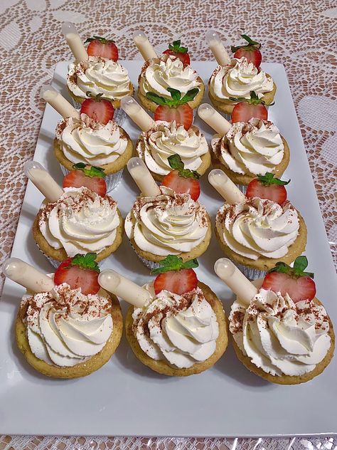 Tres Leches Topping, Cupcake Tres Leches, Tres Leches Cupcakes Box Cake, Tres Leches Mini Cups, 3 Leches Cupcakes, Strawberry Tres Leches Cupcakes, Tres Leche Cupcake, Mazapan Cupcakes, Tres Leches Cake Cups