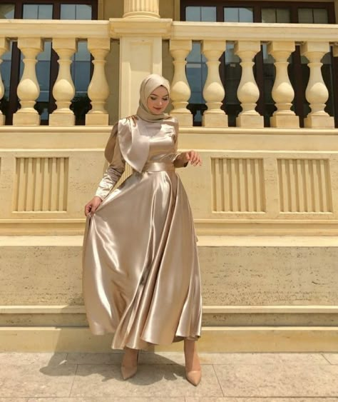 Elegant Silk Dresses, Estilo Hijab, Soiree Dresses, Girls Dress Outfits, Soiree Dress, Mode Abaya, Women Dresses Classy, Fancy Dresses Long, Elegant Dresses Classy