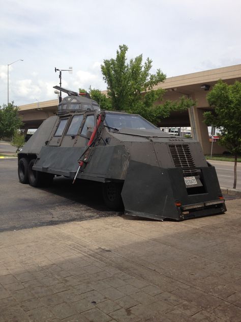 science at work-tiv1 (tornado intercept vehicle). tiv2 on storm chasers. dude is actually getting into the middle of a tornado for his imax film. Tornado Chasers, Zombie Vehicle, Tornado Pictures, Storm Chaser, Storm Chasing, Bug Out Vehicle, Safe Room, Super Sport Cars, Meteorology