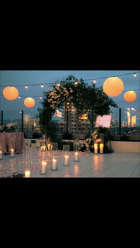 Rooftop Engagement Terrace Decor For Engagement, Rooftop Anniversary Decor, Rooftop Terrace Wedding Decor, Rooftop Decoration Ideas For Party, Roof Engagement Decoration, Rooftop Terrace Party Decoration, Engagement Ideas Indian Decoration, Rooftop Wedding Reception Night, Roof Top Wedding Decor