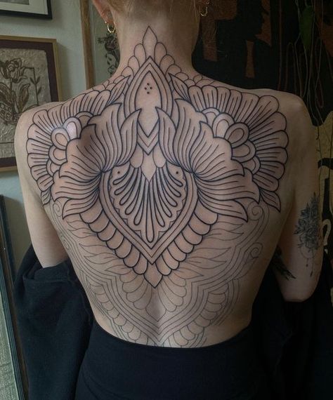 Traditional Back Tattoo, Blue Ink Tattoos, Tattoo Ideas Inspiration, Backpiece Tattoo, Spine Tattoo Ideas, Tato Minimal, Back Piece Tattoo, Full Back Tattoos, Spine Tattoos For Women