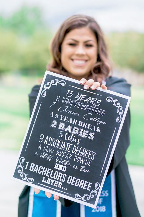 College graduation pictures  idea Bachelor Degree Party Ideas, Bachelors Degree Party Ideas, Graduation Cap Associates Degree, College Masters Graduation Party Ideas, Mom College Graduation Pictures, Bachelor Degree Photoshoot, Bachelor Graduation Pictures, Bachelors Graduation Pictures, Bachelors Degree Graduation Pictures