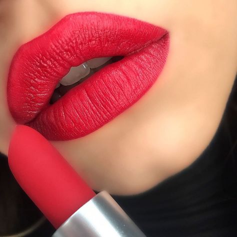 M·A·C Cosmetics on Instagram: “It’s the weekend – so let your Lipstick do the Werk, Werk, Werk! @elizergok wears cool red Powder Kiss Lipstick in Werk, Werk, Werk –…” Fuschia Lipstick, Popular Mac Lipsticks, Lipstick Ideas, Beauty Eye Makeup, Winter Lip Color, Mac Lipstick Colors, Mac Lipstick Swatches, Best Mac Lipstick, Mac Lipstick Shades