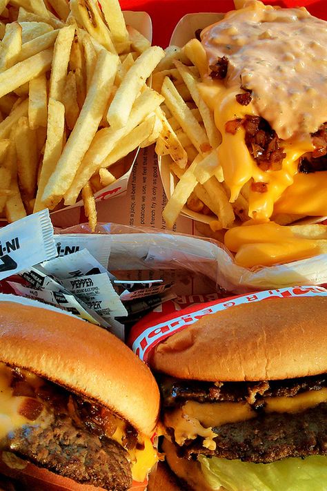 In And Out Burger, Burger And Fries, Think Food, Corn Dogs, Food Goals, French Fries, Food Cravings, I Love Food, Junk Food