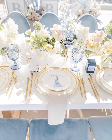 Dusty blue and white wedding decor inspiration. #dustybluewedding #blueandwhitewedding #blueandwhitedecor Blue Wedding Table, Contemporary Dinnerware, Blue Themed Wedding, Beautiful Table Settings, Dusty Blue Weddings, Event Styling, Linen Napkins, Home Tour, Beautiful Table