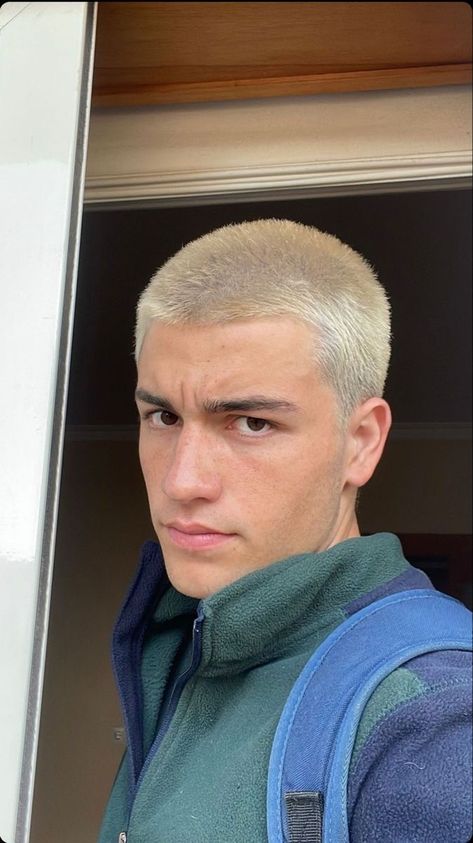 Style Buzzcut, Buzzcut Haircut, Buzz Cut Styles, Bleached Hair Men, Short Bleached Hair, Buzz Haircut, Long Fade, Men Blonde Hair, Blonde Dye