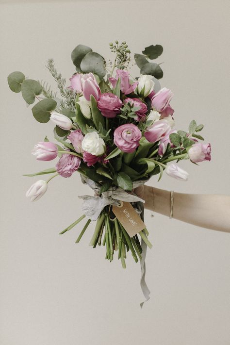 Easy Mother’s Day Flower Arrangement, Mother’s Day Bouquet Ideas, Mother’s Day Flower Bouquet, Mother’s Day Flower Arrangements, Mothers Day Bouquet Ideas, Mother’s Day Flowers, Flower Bouquet Mothers Day, Le Fluer, Mothers Day Bouquet