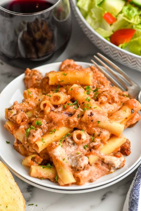 This Baked Ziti with sausage is amazing comfort food. Your whole family will love this delicious baked pasta, and you will love that it can be made in advance! Asparagus On The Grill, How To Grill Asparagus, Ziti With Sausage, Asparagus Grilled, Baked Ziti With Ricotta, Baked Spaghetti And Meatballs, Italian Seasoning Recipe, Baked Ziti With Sausage, Grilled Asparagus Recipes