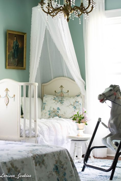 Country Playroom, Furniture Design Bedroom, Furniture Ideas Bedroom, Antique Crib, Chalkboard Wall Bedroom, Bedroom Furniture Ideas, French Kids, Storage Bedroom, French Country Bedrooms