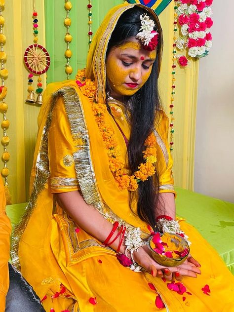 #haldi #yellowposhak #haldifunction #bridetobe #pictography Haldi Ka Photo, Sadi Haldi Photo, Haldi Rasam Photography, Girl Haldi Ceremony, Haldi Closeup Photo, Haldi Images, Bridal Haldi Photoshoot, Haldi Ceremony Outfit For Bride Unique, Ladki Ka Photo