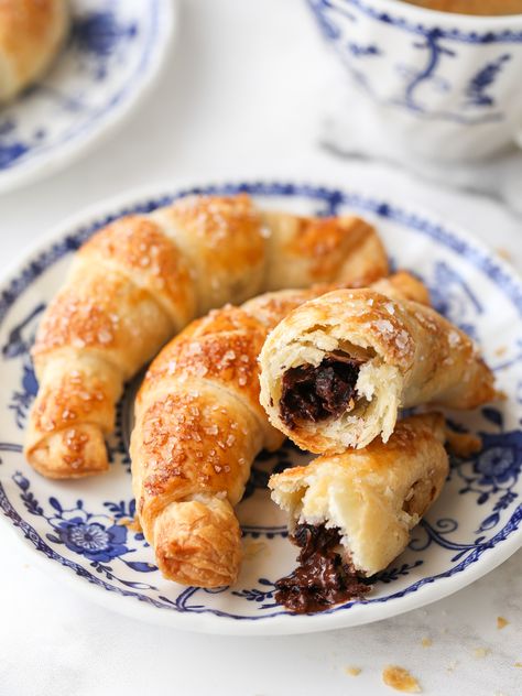 Puff Pastry Chocolate Croissants - Completely Delicious Sweet Puff Pastry Recipes, Puff Pastry Chocolate, Chocolate Croissant Recipe, Sweet Puff Pastry, Homemade Croissants, Puff Pastry Desserts, Best Homemade Pizza, Croissant Recipe, Easy Puff Pastry