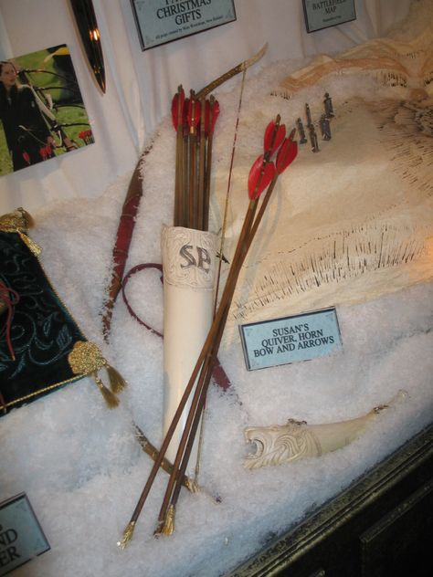 Susan's Quiver, Horn, Bow and Arrows. http://costumes.narniaweb.com/exhibitpics2.asp Narnia Decorations Ideas, Lion The Witch And The Wardrobe Party, Narnia Diy, Susan Pevensie Aesthetic, Narnia Costumes Susan, Susan Pevensie Bow And Arrow, Narnia Christmas, Narnia Birthday, Chronicles Of Narnia Susan