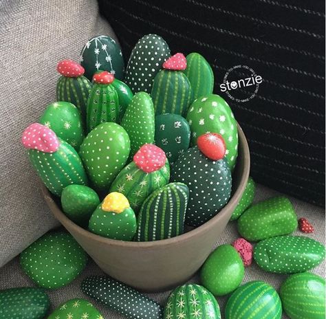 How to make a DIY painted rock cactus garden. There are more than 50 inspirational DIY painted stone projects here to enjoy. From succulent gardens that won’t die to faux cactus plants. This great round up features Etsy and Instagram artists and a few crafts bloggers, too! Be sure to check out all the fun rock painting ideas #paintedrocks #rockpainting #rockart #paintedstones #ilovepaintedrocks #crafts #easycrafts #painting #rockpaintingideas #rockgarden Kaktus Dan Sukulen, Painted Rock Cactus, Rock Cactus, Garden Uk, Funny Vine, Faux Cactus, نباتات منزلية, Art Pierre, Seni Dan Kraf