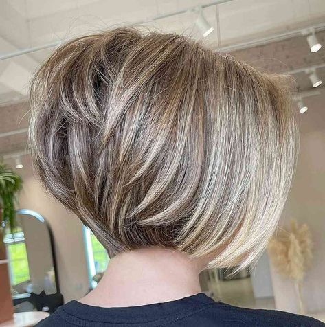 Stacked-and-Inverted-Layered-Bob Stacked Bob With Layers, Bob With Layers, Stacked Hairstyles, Bangs Style, Short Stacked Hair, Short Stacked Bob Haircuts, Kort Bob, Inverted Bob Haircuts, Angled Bob Haircuts