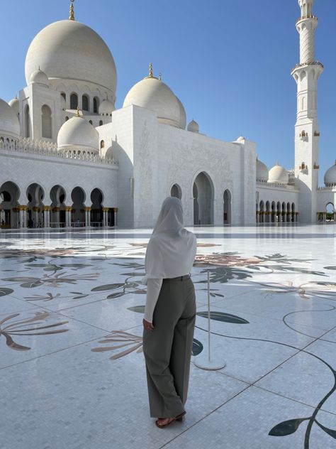 #sheikhzayedmosque #mosque #abudhabi Mosque Outfit, Sheik Zayed Mosque, Abu Dhabi Mosque, Sheik Zayed, Zayed Mosque, Sheikh Zayed Grand Mosque, Sheikh Zayed, Grand Mosque, Abu Dhabi