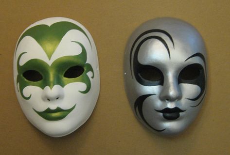 Painted Mask Ideas, Painting Masks Ideas, Mascara Design Ideas, Face Mask Painting, Mask Painting Ideas, Diy Carnival Games, Carnival Signs, Carnival Booths, Diy Carnival