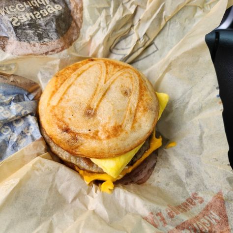 McDonald's food breakfast mcgriddle Mcdonalds Breakfast Sandwich, Protein Mcgriddle, Mcdonald’s Breakfast, Breakfast Mcdonalds, Mcdonalds Breakfast Menu, Mcdonalds Mcgriddle, Mcdonalds Aesthetic, Mcdonald's Breakfast, Mcdonalds Food