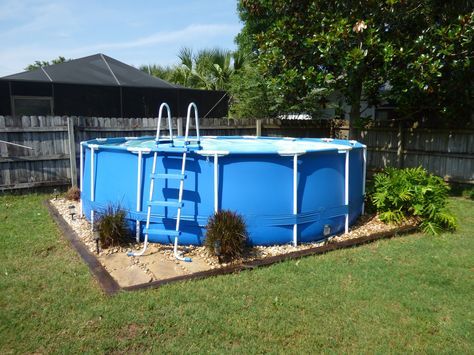 Above ground pool landscaping Piscina Intex, Best Above Ground Pool, Swimming Pool Landscaping, Pool Landscape Design, Above Ground Pool Landscaping, Above Ground Pool Decks, Concrete Pool, Backyard Pool Landscaping, Above Ground Swimming Pools