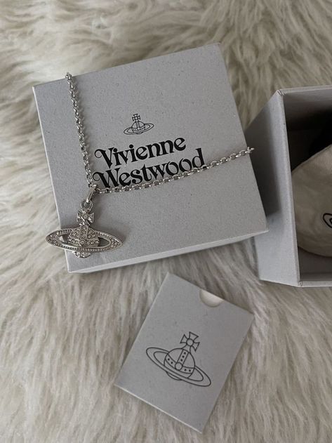 Vivienne Westwood Necklace, Punk Mode, Westwood Necklace, Vivienne Westwood Jewellery, Dope Jewelry, Classy Jewelry, Jewelry Lookbook, Designer Jewellery, Men's Clothes