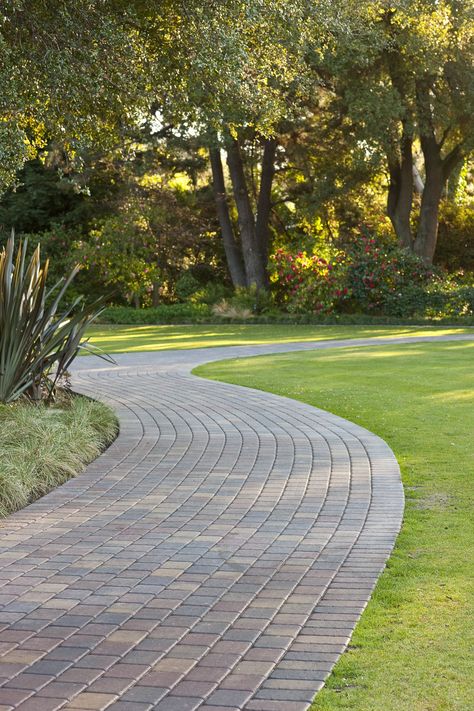 Sidewalk Landscaping, Permeable Pavers, Beautiful Home Gardens, Driveway Landscaping, Budget Garden, Outdoor Stone, Stone Walkway, Garden Design Layout, Landscape Architecture Design