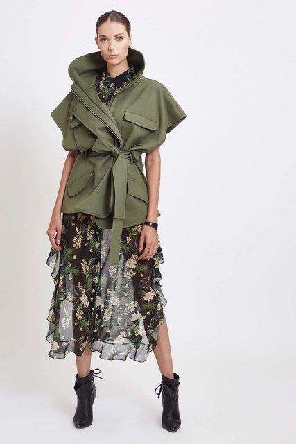 Marissa Webb | Resort 2017 Collection | Vogue Runway Military Inspired Fashion, Resort 2017 Fashion, Army Look, Military Chic, Marissa Webb, Winter Mode, Moda Vintage, Fashion 2017, Green Jacket