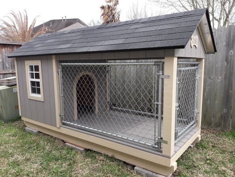 Large Outdoor Dog Kennel, Dog House Kennel Outdoor, Dog Home Ideas Outdoor, Outside Dog Shelter, Shed Kennel Ideas, Dog Kennels Ideas, Cute Dog Houses Outdoor, Dog Homes Outdoor, Dog Kennels Diy Outdoor