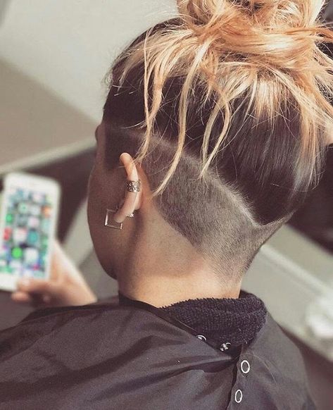 Undercut On Long Hair, Female Shaved Hairstyles, Female Undercut Long Hair, Side Undercut, Undercut Hairstyles Women, Undercut Long Hair, Undercut Women, Hairstyles Messy, Short Hair Undercut