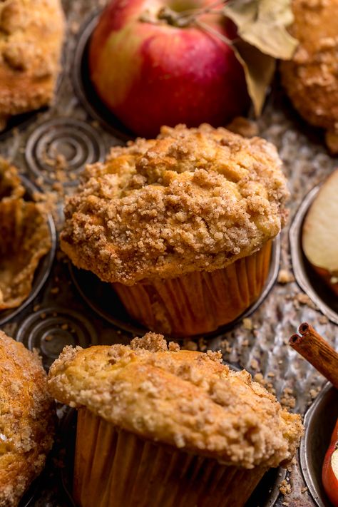 Apple Muffin Recipe, Apple Crumb Muffins, Apple Crumb Cake, Apple Streusel Muffins, Apple Pie Muffins, Apple Muffin, Crumb Cake Muffins, Fall Muffins, Apple Crumb Cakes