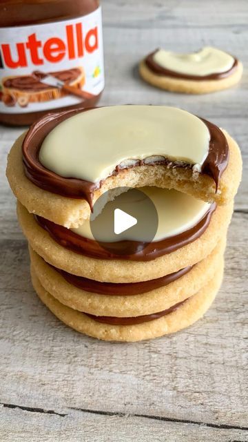 Fitwaffle Kitchen | Eloise on Instagram: "5-INGREDIENT WHITE CHOCOLATE NUTELLA COOKIES 😍

Here’s a super quick and easy one for the weekend 🫶

A super soft and buttery shortbread cookie, topped with a layer of Nutella and a layer of creamy white chocolate 🤤

Sound on for full instructions 🔉

All you need is:

For the shortbread cookies:
110g salted butter, softened
60g granulated sugar
165g plain flour

Topping:
1 tbsp Nutella per cookie
100g white chocolate, melted

Makes about 10 cookies

Bake 170C/(150C fan) 10-12 mins

Allow to cool before adding the toppings otherwise they will just slide off 🙃

Enjoy!
#fitwaffle #fitwafflekitchen" Chocolate Nutella Cookies, Buttery Shortbread Cookies, Buttery Shortbread, Chocolate Biscuits, Nutella Cookies, Shortbread Cookie, Chocolate Nutella, 5 Ingredient, Plain Flour