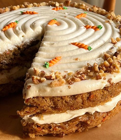 zm🤍🧁🧸’s Instagram post: “one of my favorite things to make🥕☕️🍂🐿 • • • • • • • • • • • • • • • • • • • • • • • • #carrotcake #carrots #cakedecorating #walnut #baking…” Thanksgiving Carrot Cake, Carrot Cake Decoration Birthday, Carrot Cake Christmas, Carrot Cake Aesthetic, Christmas Carrot Cake, Baked Goods Aesthetic, Blake Aesthetic, Carrot Cake Decoration, Fall Pinterest