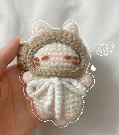 /ᐠ > ˕ <マ what a loaf of loafy taiyaki cat . ݁₊ ⊹ . ݁˖ . ݁ I have a huge unhealthy obsession with these cats🥹 ᯓ ᡣ𐭩 pattern by: @cozyloafcat ˚₊· ͟͟͞➳❥ #crochet #crochetlove #crochetersofinstagram #crocheter #crochetcat #crochetinspiration #crocheting #crochetplushie #crochetamigurumi #amigurumi #amigurumis #plushies #loafycat #cat #animals #catplushie Loaf Cats Crochet Pattern, Knitting Cat Pattern, Cute Plushies To Crochet, Loaf Cat Crochet Pattern, Plushie Patterns Crochet, Cat Plushie Crochet, Small Crochet Animals, Cute Crochet Plushies, Crochet Cute Amigurumi