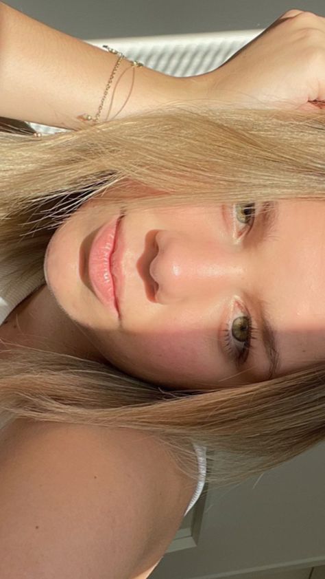 Blonde Girl With Green Eyes, Blonde Green Eyes, Eyes Selfie, Nose Makeup, Girl With Green Eyes, Light Sun, Makeup Lashes, Gray Eyes, Lashes Makeup